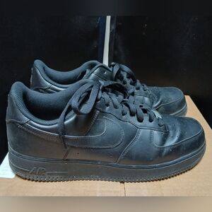 Nike Men's All-Black Air Sneakers